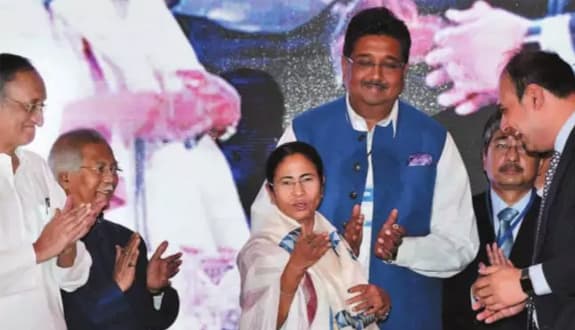 ASSOCHAM 2016: Felicitation of Chief Minister