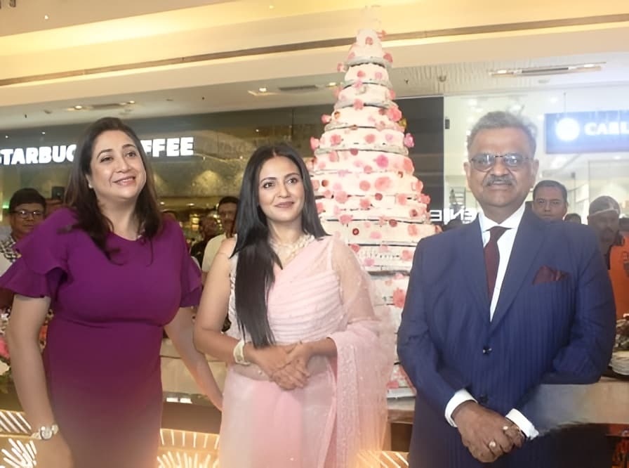 Mani Square Turns Fifteen